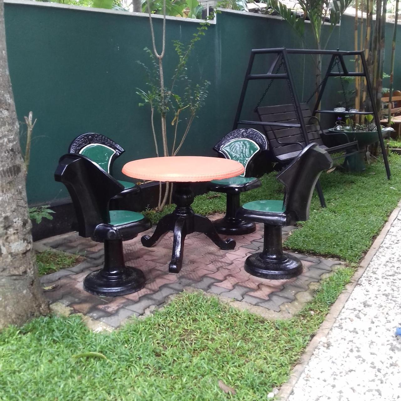 Rainbow Guest House Hikkaduwa Exterior foto